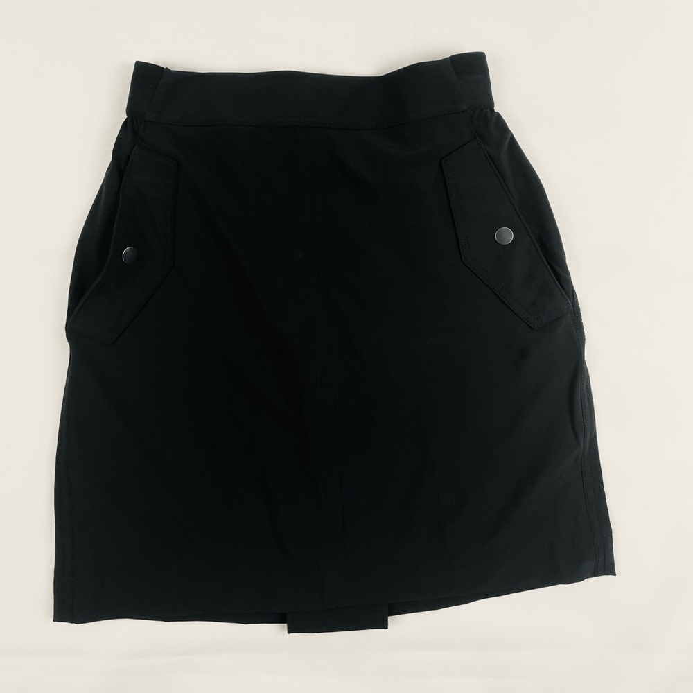 Athleta Black Skirt w pockets, NWOT, size 0